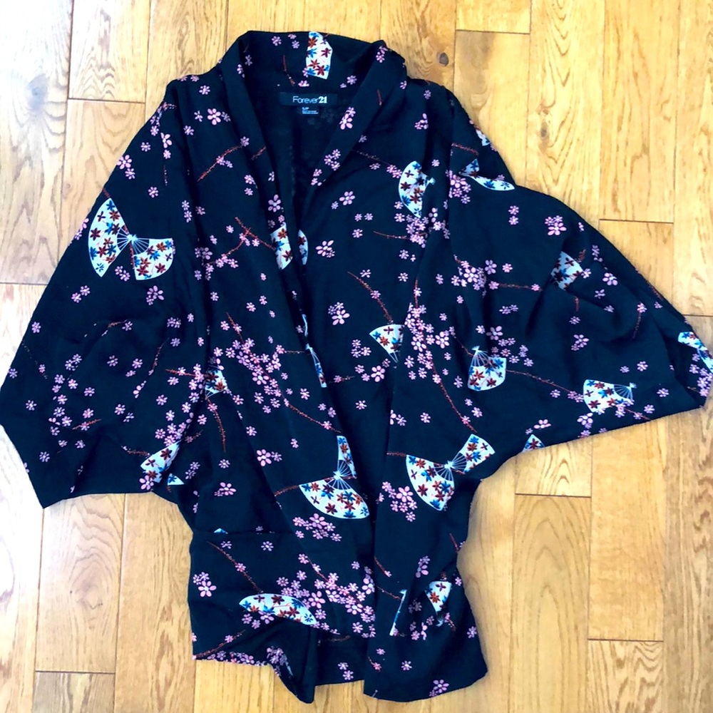 Open cardigan - perfect with shorts or jeans!